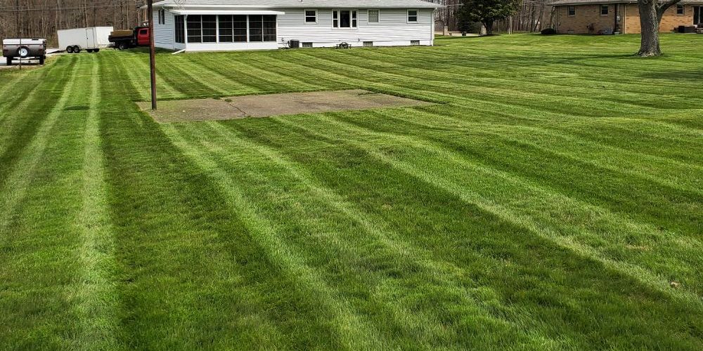 Professional mulching and landscape bed maintenance in North Canton Ohio